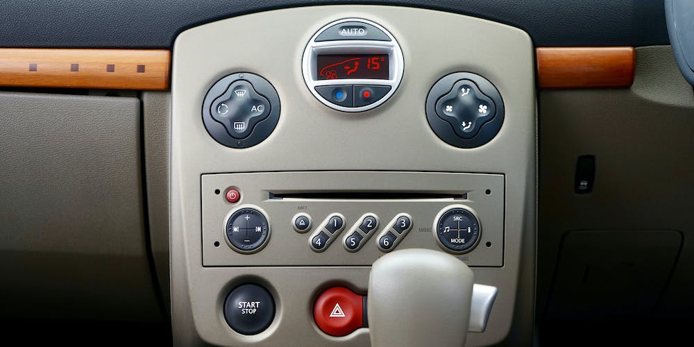 Protect-Your-Car-s-Gear-Shift-Knob-with-These-Must-Have-Accessories Delicate Leather