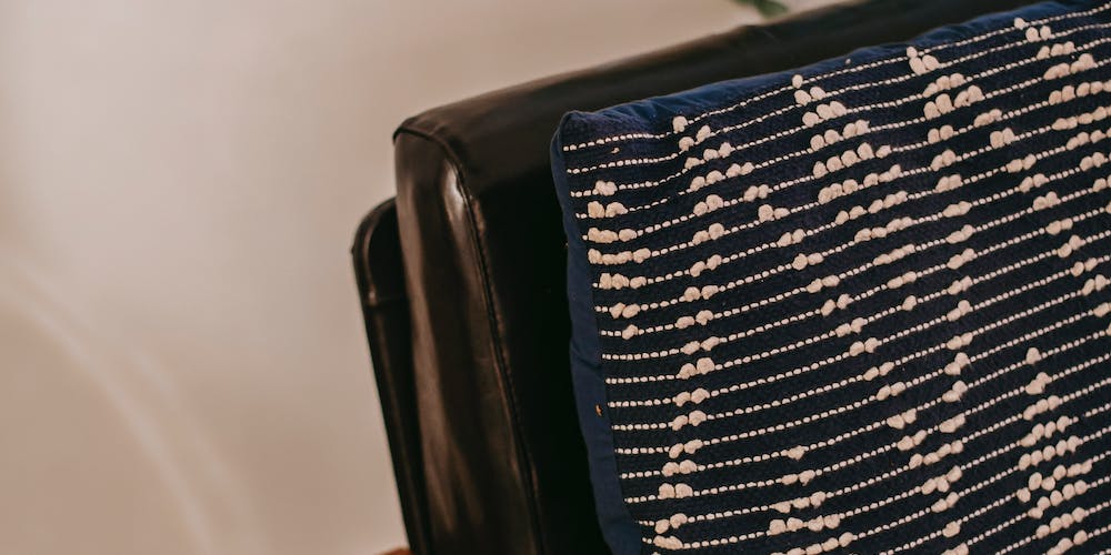 The-Benefits-of-Universal-Car-Armrest-Cushions Delicate Leather