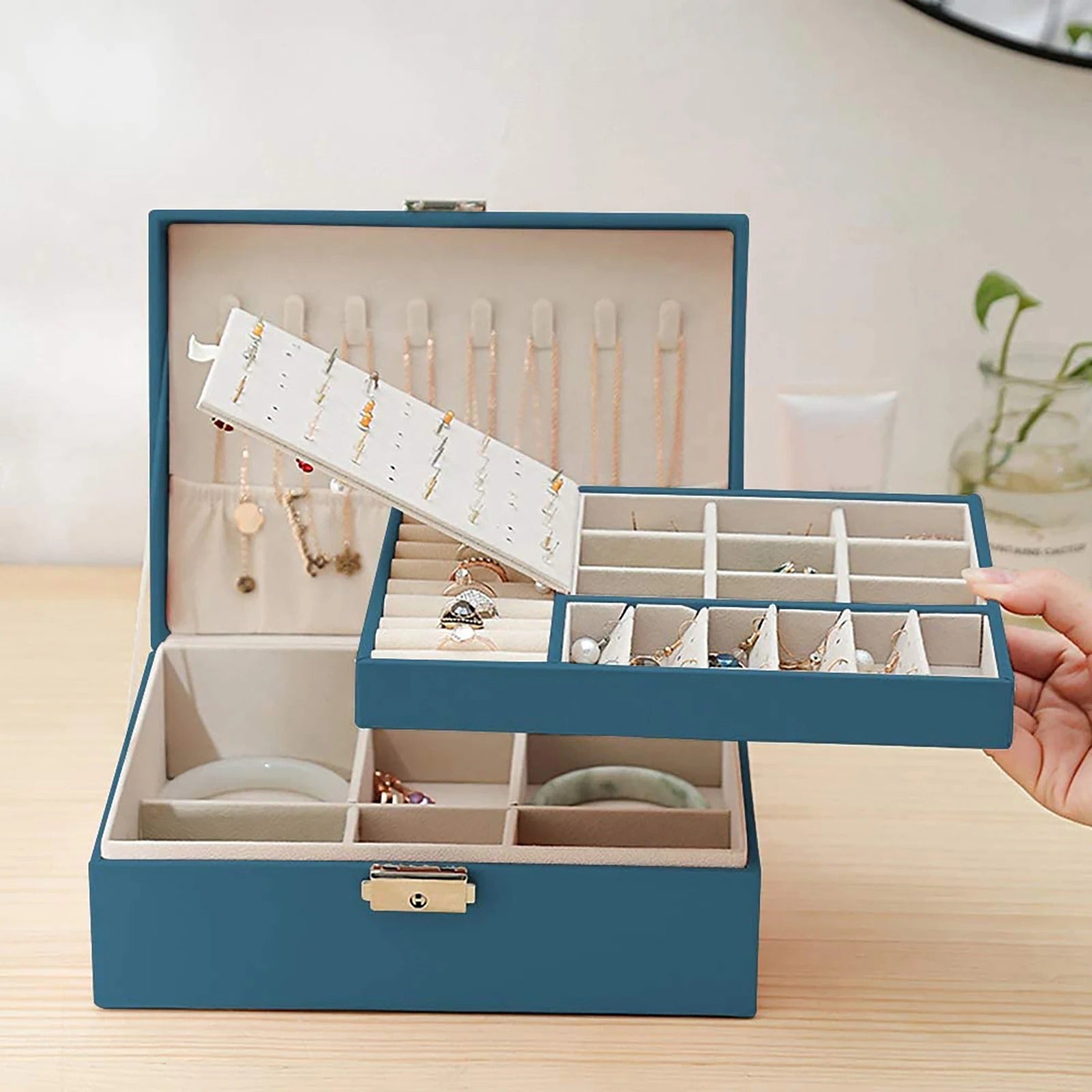 Portable Jewelry Box - Jewelry Organizer Display Travel Case, 2 Layer Leather Jewelry Box for Women, Large Capacity, Lockable Organizer Holder - Delicate Leather