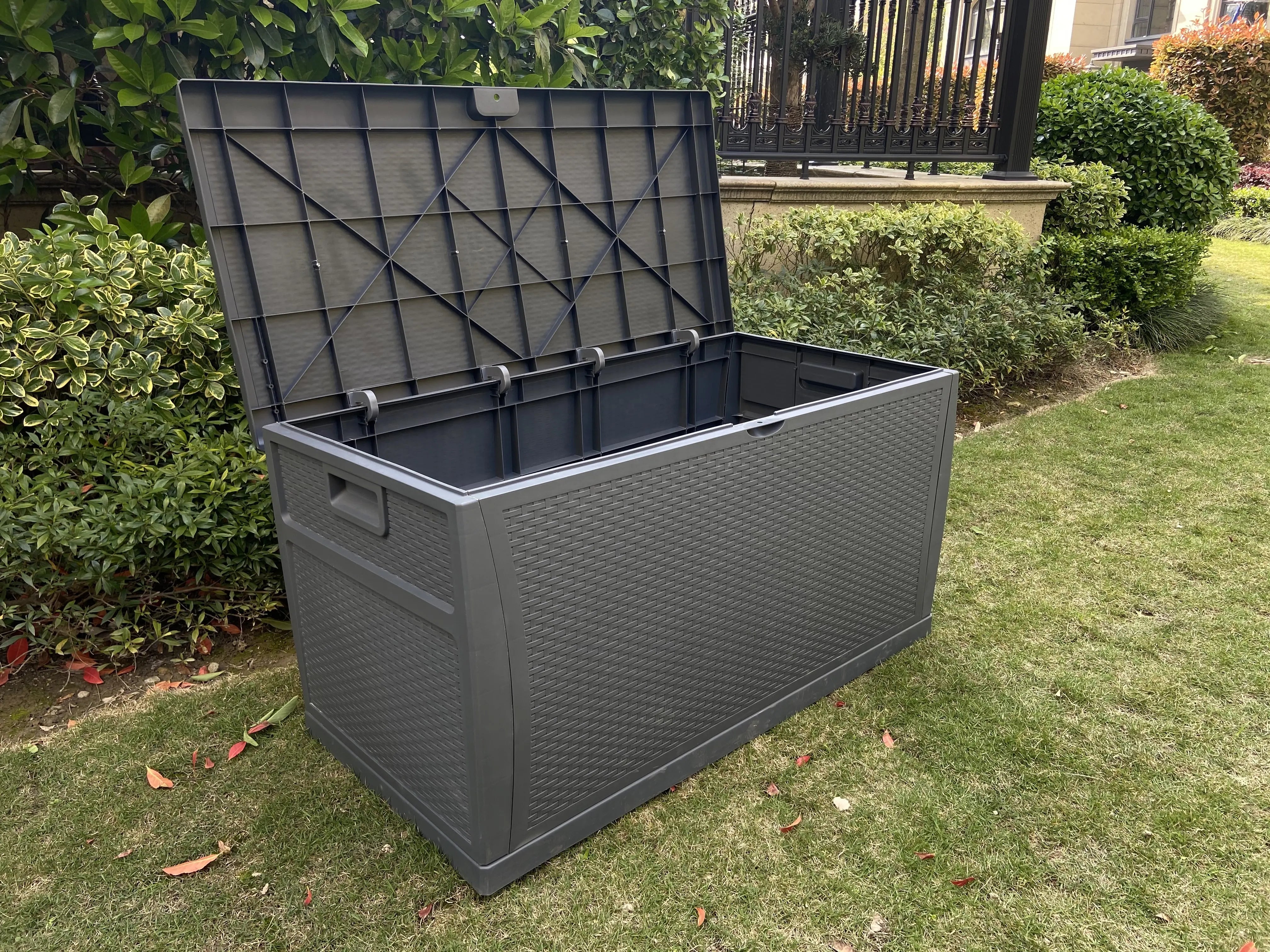 Outdoor Garden Rattan-Style Plastic Storage Box with 450L Capacity - Delicate Leather