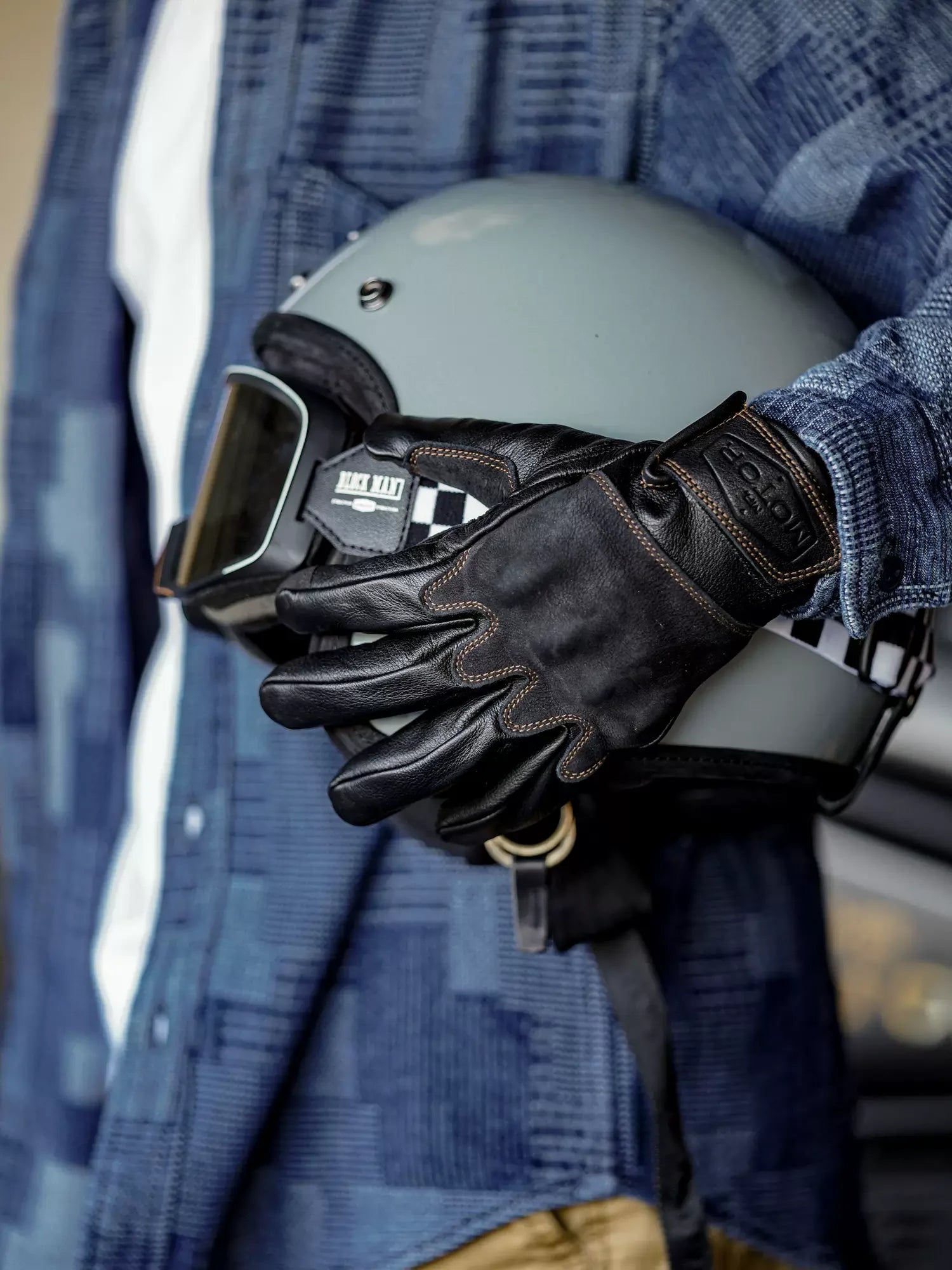 Men's Locomotive Retro Motorcycle Riding Gloves - Cowhide Leather, Anti-Slip, Touchscreen, Windproof, Vintage - Delicate Leather