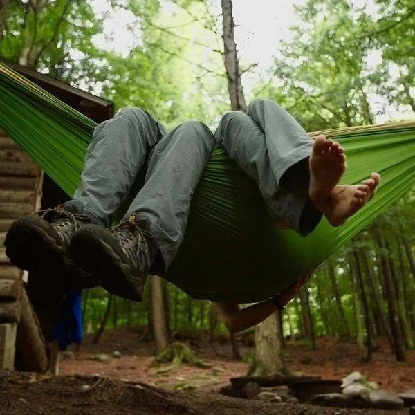 New Single Person Portable Outdoor Camping Hammock: High Strength Parachute Fabric Hanging Bed with Nylon Color Matching Hammock - Delicate Leather