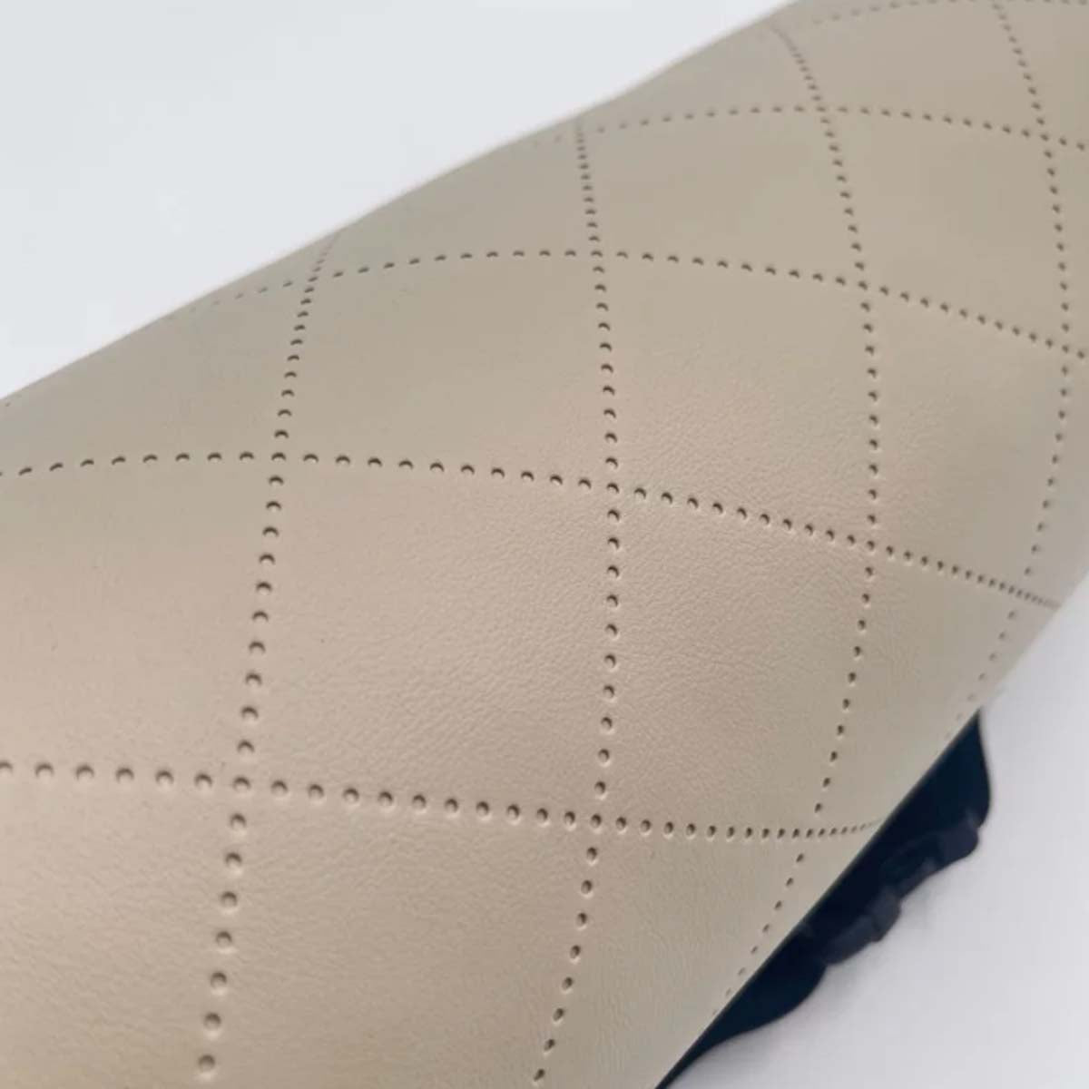 New Car Neck Pillow with Diamond Embossed Design for Universal Auto Safety and Comfort. - Delicate Leather