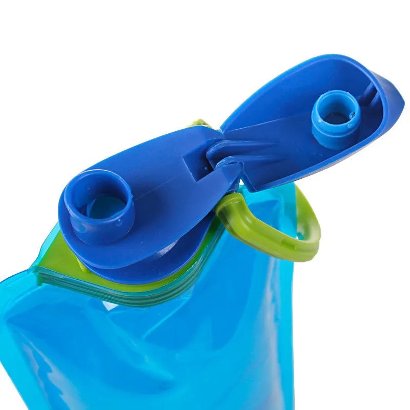 Expandable Plastic Water Bottles: Reusable Water Bottles with Carabiner Clip, Foldable Water Containers Ideal for Outdoor Travel, Sports, Hiking, or Camping Adventures