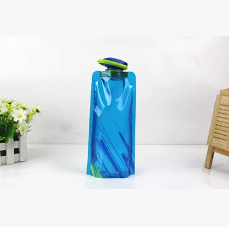 Expandable Plastic Water Bottles: Reusable Water Bottles with Carabiner Clip, Foldable Water Containers Ideal for Outdoor Travel, Sports, Hiking, or Camping Adventures